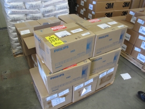 LOT (144) BOXES LAMPS, 150 WATT, HPS KIND, MOGUL BASE, CLEAR COLOR. TWIN ARC & (54) LAMP, HIGH INTSTY DSCHG TYPE, 70 WATT, 52V ELEC RATING, HPS KIND, MOGUL BASE, CLEAR COLOR, BT25 BULB. 5800 LUMEN 24,000 HOUR LIFE SPAN (W-44) LOADING & HANDLING FEE $15-